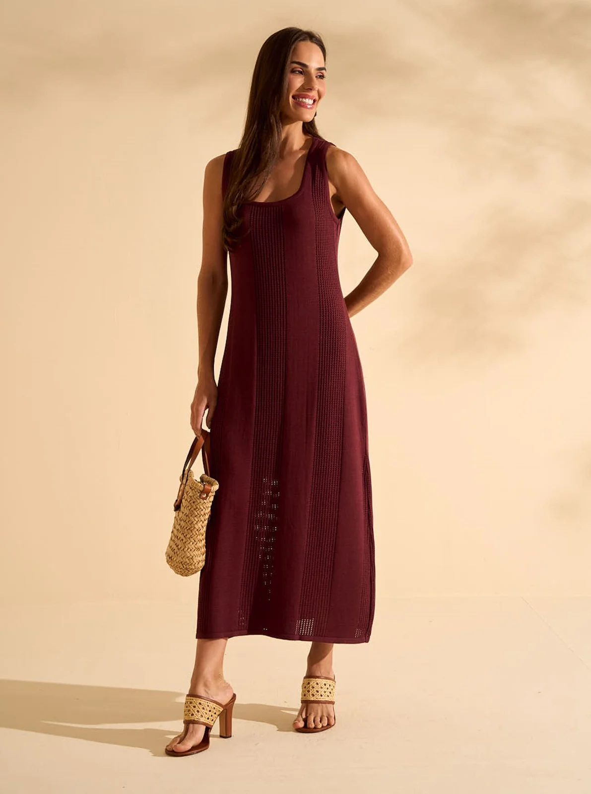 Vestido midi de tricot bordô, foto da Versoult